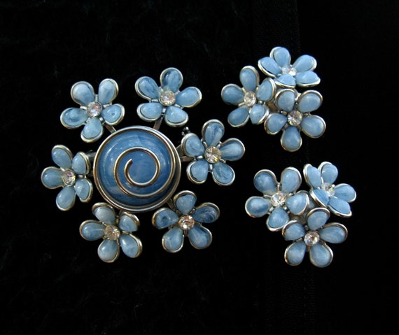 Clip Vintage Earrings 3 Flower clusters with Blue Rhinestones