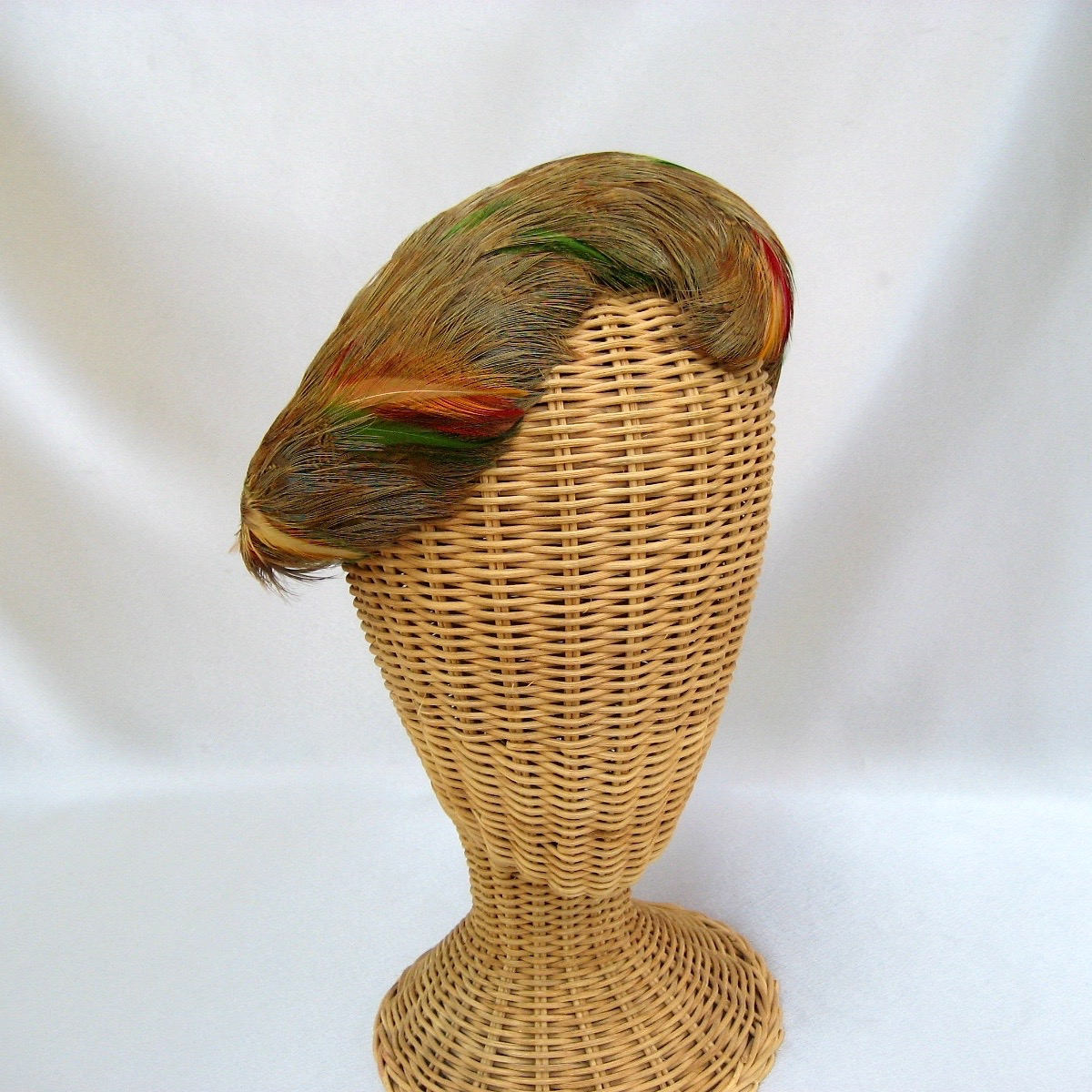 Vintage Vincent de Koven Feather Hat Vintage Designer Vincent Dekoven Original Green Feather Hat  main image 2