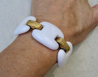 Vintage Trifari Bracelet Mod Chunky White Lucite Textured Gold Tone