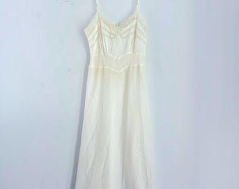 Vintage 50's Barbizon lace detailed long maxi full length slip nightgown dress