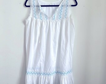 Vintage Komar embroidered eyelet lace detail sleeveless cottagecore nightgown S