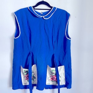 Vintage handmade Rick rack patch pocket Peter Pan collar open back smock apron