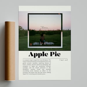 Peut inclure: Une affiche avec le titre "Apple Pie" en lettres noires. L'affiche présente une photographie d'une personne assise sur une couverture dans un champ. Un tube en carton brun est à côté de l'affiche.