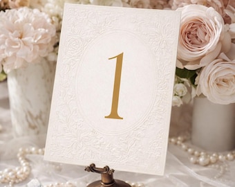 Letrero de mesa de boda con números dorados en relieve de lujo para imprimir, elegante letrero floral color marfil.