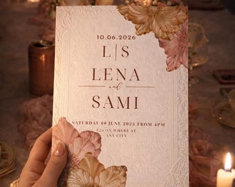 Elegante plantilla de invitación para boda/Nikkah con flores doradas y rosas