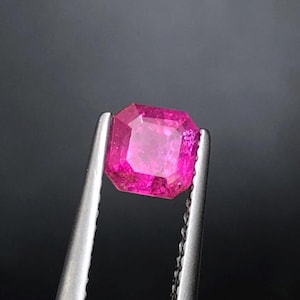 0,87 ct naturlig ouppvärmd lös rubin ädelsten för smyckesdesigners.