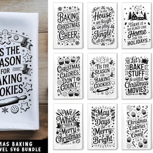 Könnte beinhalten: Ein weißes Küchentuch mit dem Text "Tis the Season for Baking Cookies" in schwarzer, dekorativer Schrift. Das Bild zeigt auch mehrere andere weihnachtliche Küchentücher mit festlichen Phrasen.