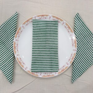 エメラルドグリーンのハンドブロックストライプコットンテーブルナプキン、ソフトストーンウォッシュクロスナプキン、ウェディングレセプションデコレーション