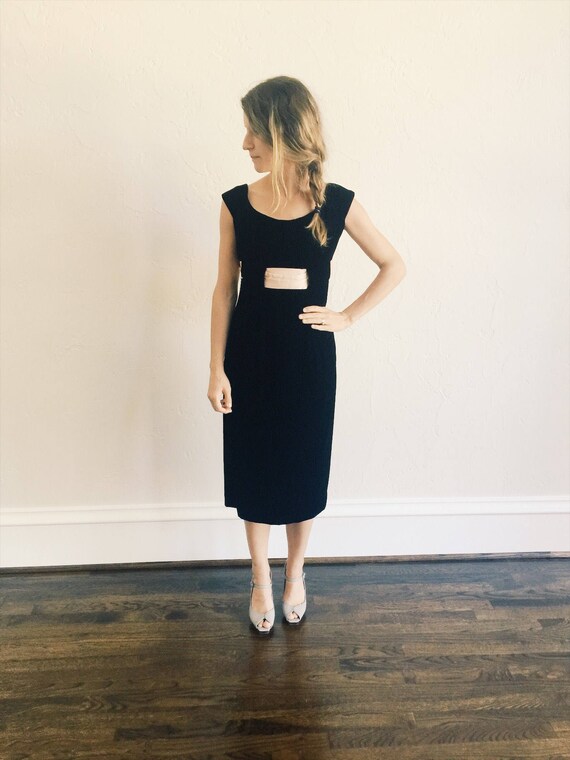 Vintage 50s Black Velvet Wiggle Dress: Pink Roset… - image 6