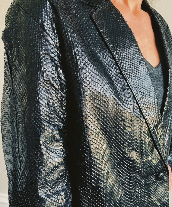 Vintage 80s dramatic faux black snake skin suit –… - image 4