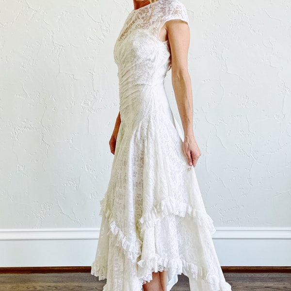 Vintage off white lace cocktail/party/wedding dress from the 70s. 1970s fun and flirty ruffed asymmetrical summer dress-small