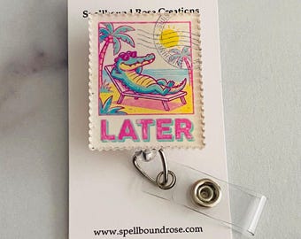 Später Alligator Abzeichen Reel | Alligator Briefmarke Ausweishalter | Niedliches Wortspiel Abzeichen | Acryl Schlüsselband mit Magnetverschluss
