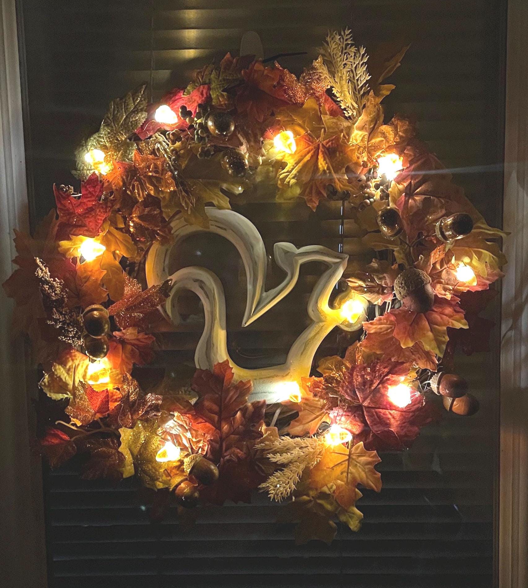 21” fall squirrel floral foliage wreath with acorn lights - Thumbnail 6