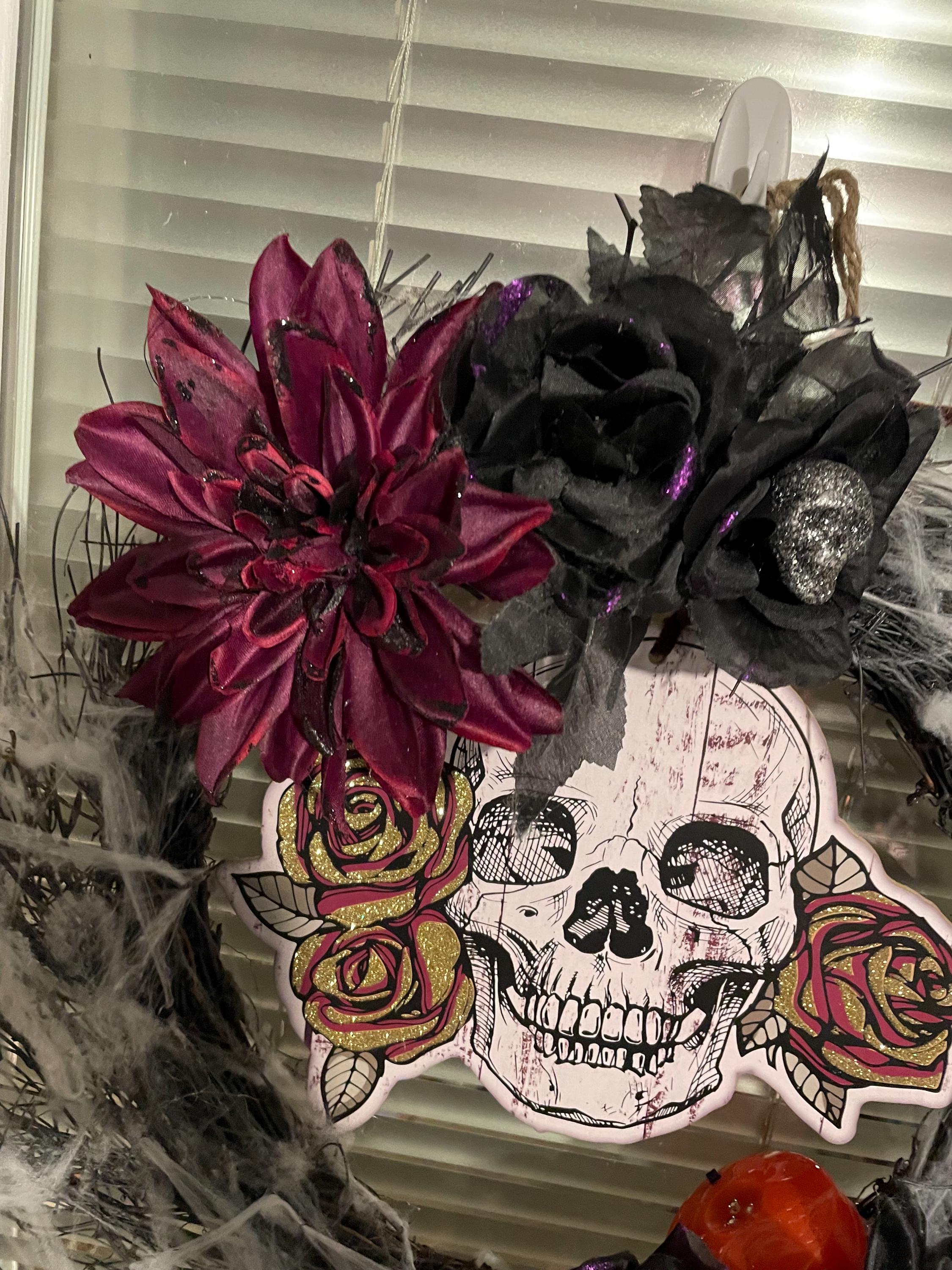 spooky light up Halloween skull wreath - Thumbnail 3