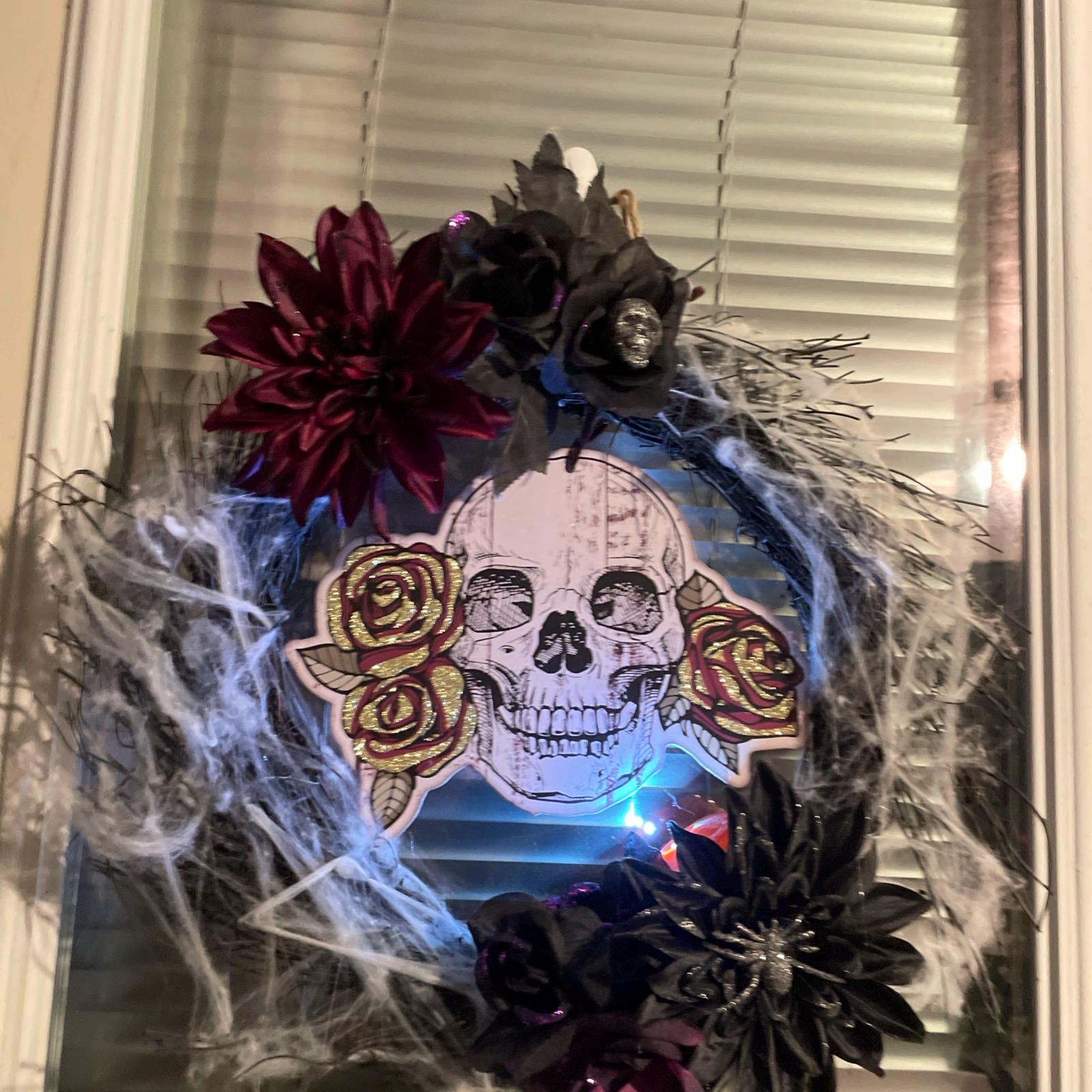 spooky light up Halloween skull wreath - Thumbnail 2