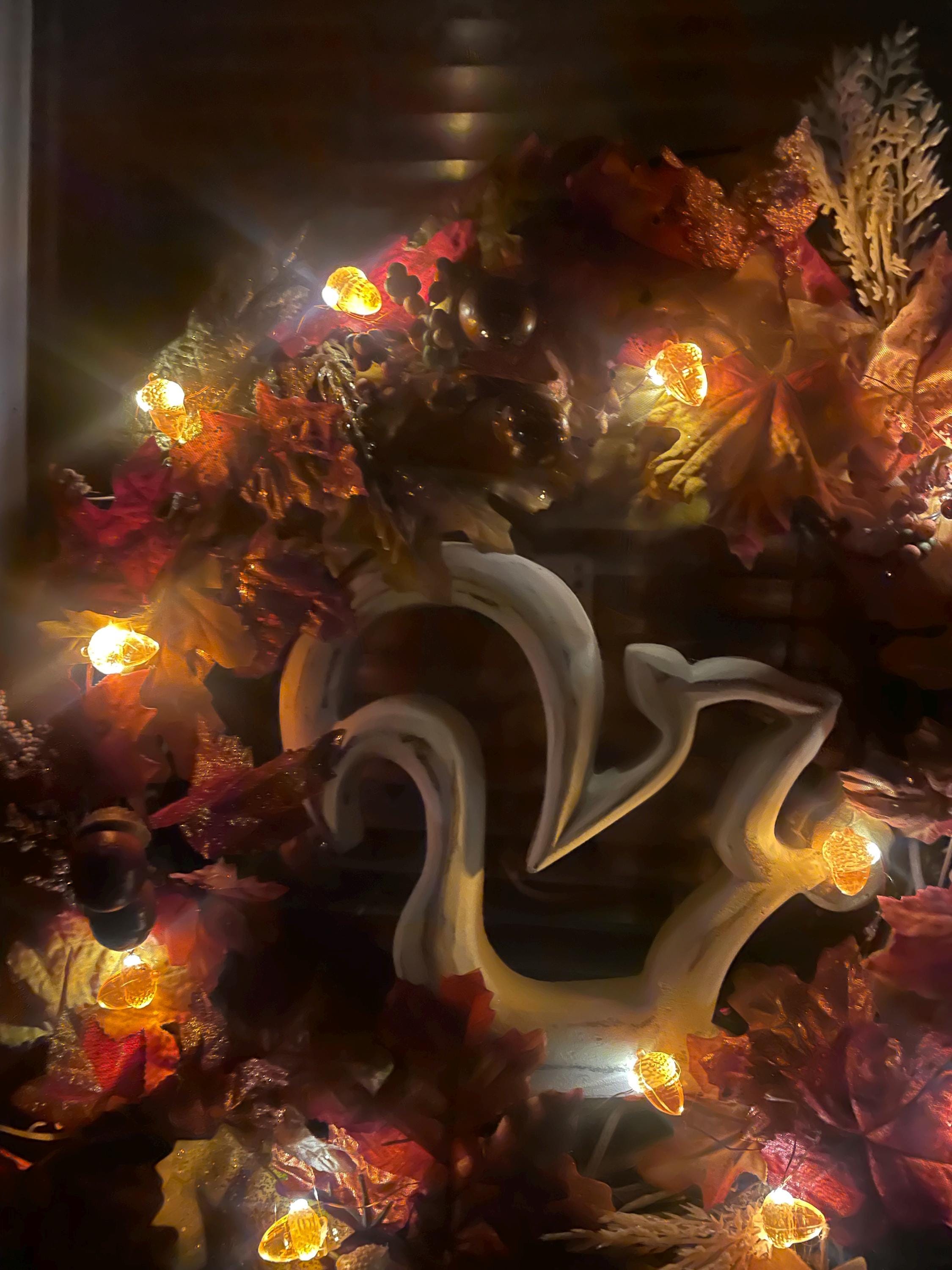 21” fall squirrel floral foliage wreath with acorn lights - Thumbnail 5