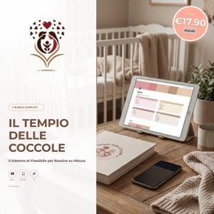 Può includere: Un tablet con un'interfaccia rosa e beige è appoggiato su un tavolo di legno accanto a un libro intitolato "Il Tempio delle Coccole". L'immagine include uno smartphone, una tazza e una coperta di maglia. Una culla è visibile sullo sfondo.