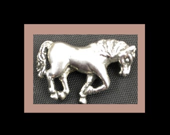 Horse Brooch Pin in Sterling Silver Vintage. copyright. Dimensionl.