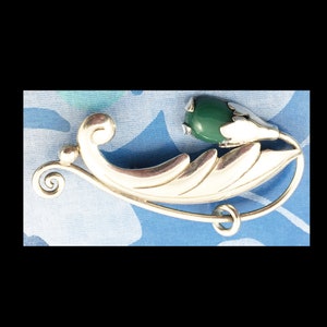Damasco Gallegos. Vintage Taxco Mexico  Sterling & Chalcedony Tulip Brooch