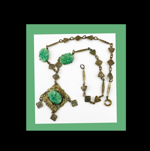 Art Deco Green Glass Necklace Vintage