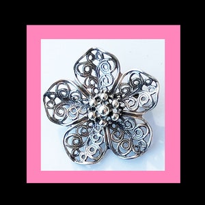 Beau  Floral 5 petal Lacy Filigree Brooch Signed