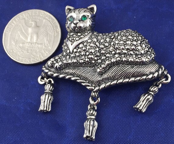 Avon Vintage Kitty Queen on Cushion Brooch - image 5