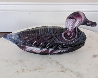 Vintage LG Wright Atterbury Purple Amethyst Slag Glass Duck na naczyniu z pokrywką Nest