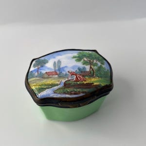 Antique 18thC South Staffordshire Enamel Patch Box| Bilston Battersea Green Trinket Snuff Box| Pastoral Countryside Scene| Cottagecore