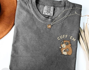 Camiseta Comfort Colors Capybara Nurse, estampa "Cuff Em", humor médico