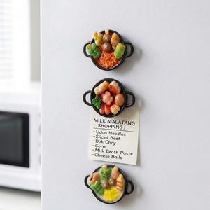 Calamita da frigo in miniatura per hotpot in terracotta: mini verdure, salsiccia taiwanese, padella per noodles istantanei