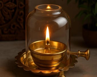 Puur messing Indiase olielamp met glazen kap en verstelbare schroef
