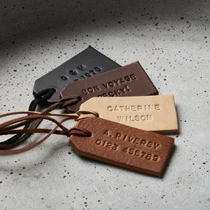 Étiquette de bagage en cuir estampillée à la main personnalisée|   | cadeau d’anniversaire | | faits à la main cadeau pour les femmes