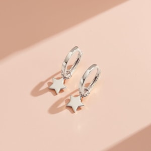 Star Charm Huggie-oorringen