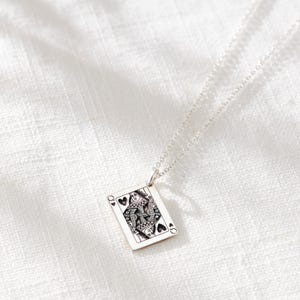 Collar con dije de naipe de la Reina de Corazones / regalo para ella