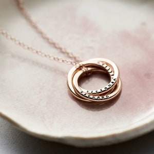 パーソナライズされたローズゴールドのロシアリングネックレス | ハンドメイドスターリングシルバー