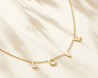 Collana "Love" in oro 9 carati / Delicato ciondolo con lettera maiuscola, catena da 17 pollici