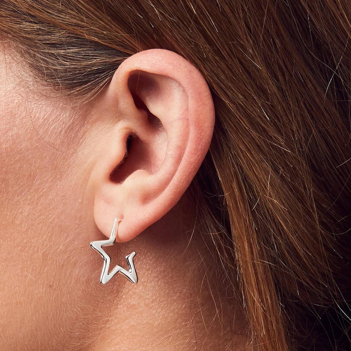 Orecchini a cerchio Starburst Huggie in argento sterling con