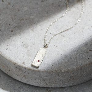Collana con targhetta con pietra portafortuna personalizzata da uomo / regalo di compleanno / fatta a mano / regalo per uomo