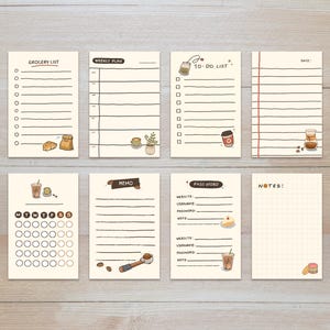 Puede incluir: Una colección de ocho blocs de notas beige con varios diseños y texto. Los blocs de notas incluyen "Grocery List", "Weekly Plan", "To-Do List", "Date", "Memo", "Password" y "Notes". Cada bloc de notas presenta ilustraciones de café, té y pasteles.