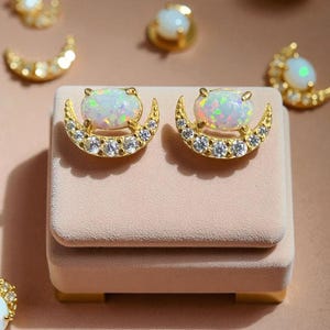 Opal Mond Stern Ohrringe - Zierliche Gold Halbmond Ohrstecker, Minimalistischer Opal Schmuck, niedliche himmlische Ohrringe Geschenk für Sie, Geschenk Valentinstag.