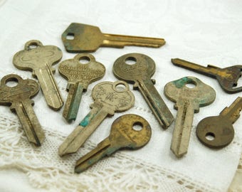 10 cool vintage keys with patina (stock photos)