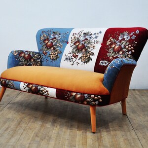 Gobelin Sofa honey bee image 3