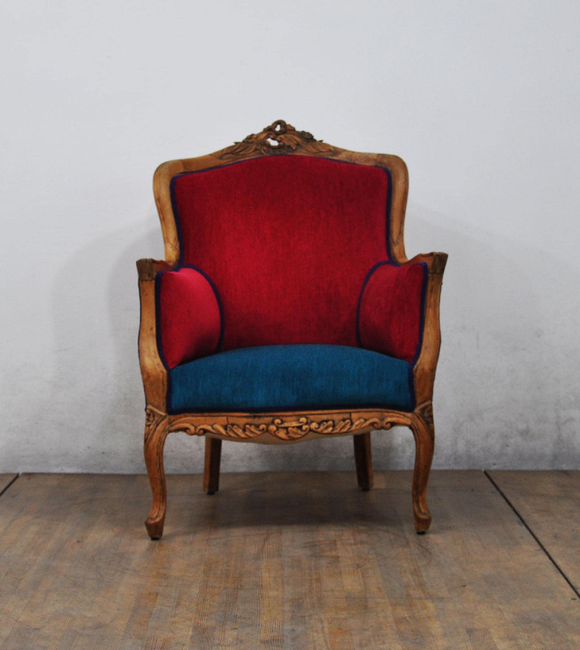 ヴィンテージのクラシックな彫刻が施された木製チェア - Etsy 日本