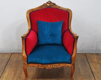 Silla clásica vintage de madera tallada