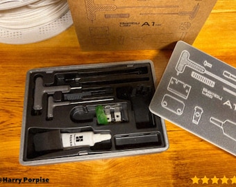 Estuche para herramientas BAMBULAB A1 / A1 Mini, caja para guardar accesorios - Impresión 3D - Modelado con Blender - BAMBULAB - Edición limitada, quedan pocas unidades.