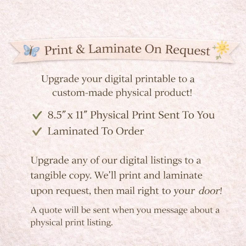 Może przedstawiać: Kremowa grafika z tekstem: "Print & Laminate On Request". Oferuje ulepszenie cyfrowych materiał&oacute;w do druku do produkt&oacute;w fizycznych. Zawiera wydruki 21,6 x 27,9 cm i laminowanie. Tekst wspomina r&oacute;wnież o wysyłce do Twoich drzwi.