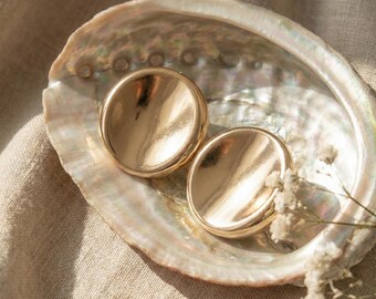 Minimalist round earrings, Gold disc earrings large, Gold disc earrings round, Gold button earrings, Trendy earrings,Old money earrings gold