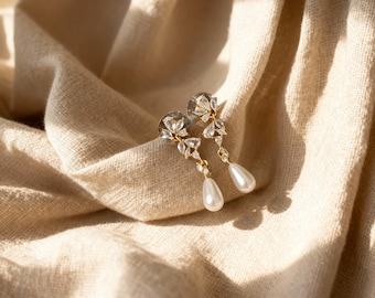 Teardrop wedding dangle earrings, Leaf pearl earrings bridal,Gold wedding earrings for brides,Pearl bridal earring drop,Long pearls earrings