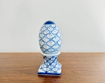 Blue White Porcelain Salt Pepper Shaker Set, Hand Painted, Egg Shape Shaker on Pedestal, Chinoiserie S&P, Lattice Trellis Kitchen Set