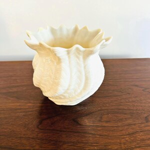 1960s Irish Belleek Neptune Vase Cache Pot, Vintage Irish Porcelain Shell Planter, Belleek Ireland Sea Shell Pattern Vase
